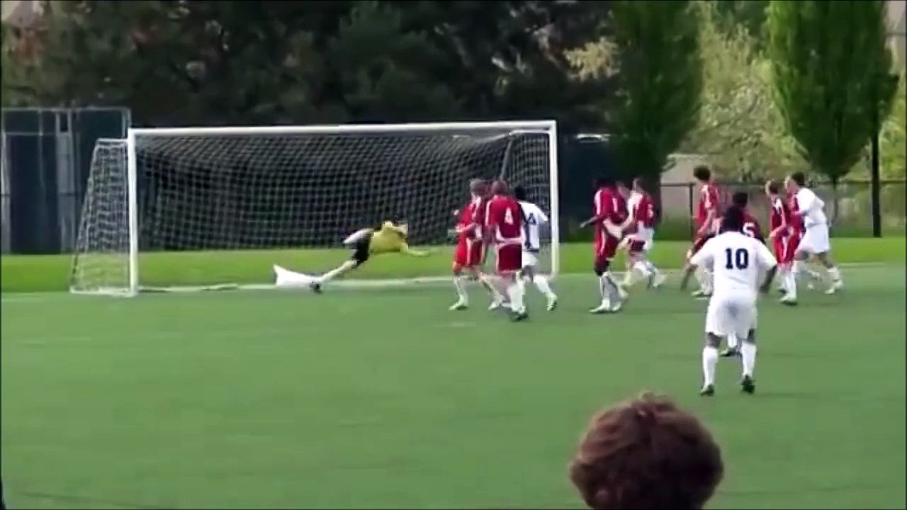 Coup franc magique mais arret du gardien de but tout aussi magique