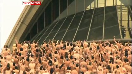 Australie: 5.000 personnes posent nues en Australie devant l'Opéra