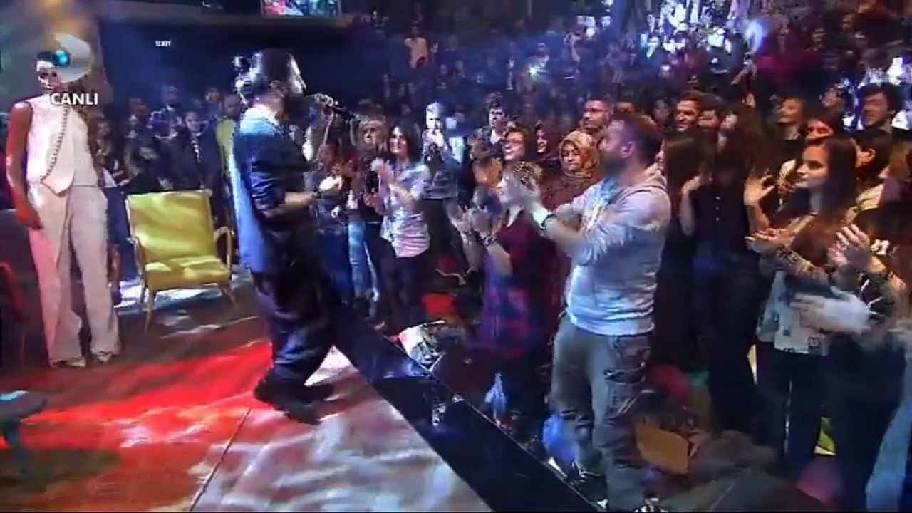 Beyaz Show Koray Avcı Potpori(neriman bahça duvarından şişeler hamam tası nar tanesi)