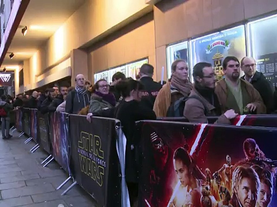 En Jedi ou en Vador, les fans de "Star Wars" sur le pied de guerre depuis l'aurore