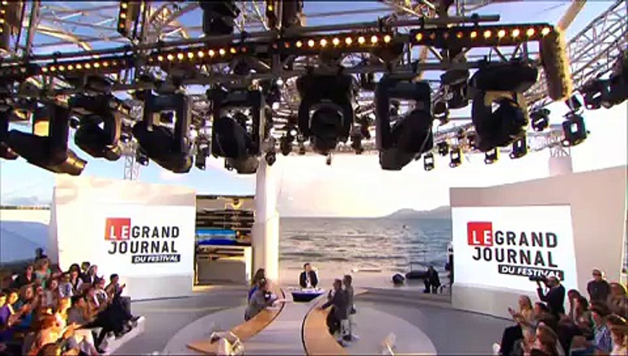Des coups de feu tirés en direct pendant le "Grand Journal" de Canal+ Le plateau évacué d'urgence