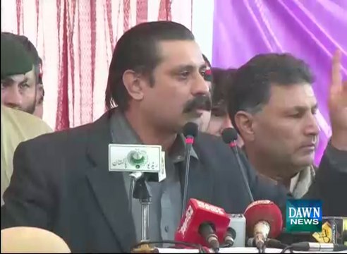 Protest By Parents Of APS Martyrs During Imran Khan speechi