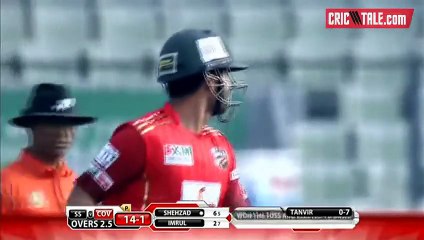 Télécharger la video: See How Ahmed Shehzad is Teasing Sohail Tanvir after Hitting Two Fours in BPL