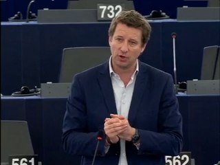 Yannick Jadot sur les résultats de la COP21 : "Il faut sortir du carbone et des énergies fossiles"