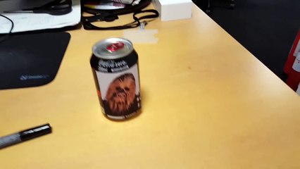 Chewbacca avec une canette de Coca