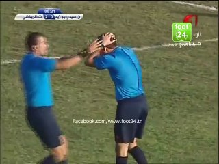 فيديو عاجل - الاعتداء على الحكم مباراة أولمبيك سيدي بوزيد و الترجي ضرباً بالحجارة -o مسكين فشخوه !!!!