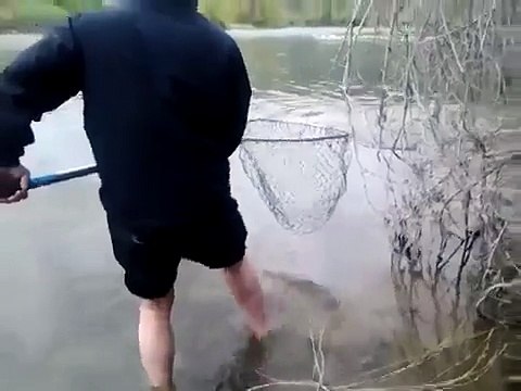 ВОТ ТАК НАДО ЛОВИТЬ РЫБУ. Обалдеть!!!! Смотреть всем!