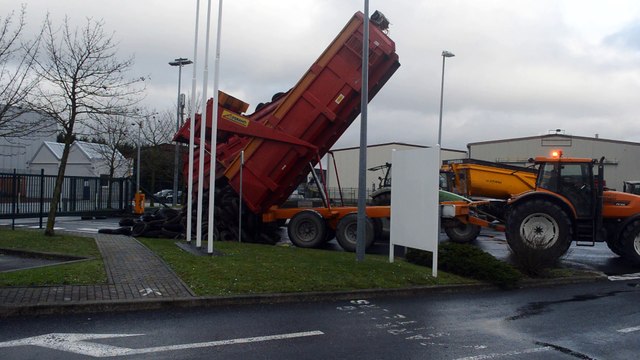 Les producteurs de lait manifestent devant Danone
