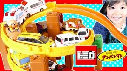 アンパンマンおもちゃとトミカ ベーシック道路セット ミニカーた�