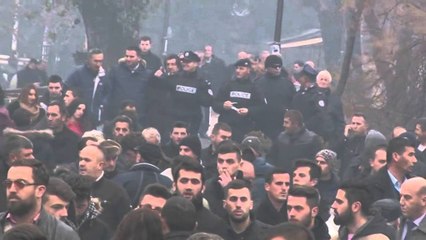 OPOZITA PROTESTE NE PEJE,HARADINAJ I BEN APEL SHBA QE TE NDIHMOJNE KOSOVEN LAJM