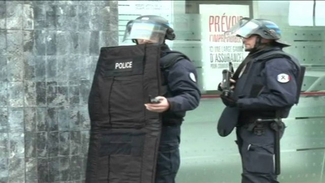 ARRESTOHEN NE AUSTRI 2 TE DYSHUAR SI TE LIDHUR ME SULMET TERRORISTE TE PARISIT LAJM