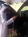كيف غسل هذا السائق الإماراتي سيارته من الداخل
