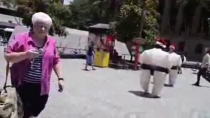 New 2016 Dueling Sumo Santas - Funny Videos