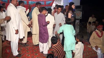Pakistani Girl Dance Very Nicely