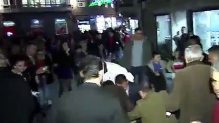 Este fue el momento en el que redujeron al agresor de Rajoy