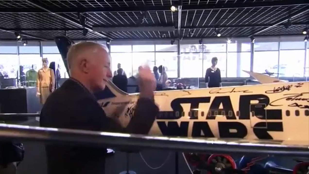 Star Wars' Cast Flies in R2-D2 Plane