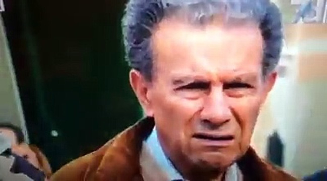 مُسنة شاهدت الصبية ترقص ولم يُعجبها رقصها.. شاهد ماذا فعلت، أما ردّة فعل الجمهور فكانت قصة ثانية