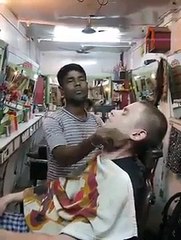 Massage chez le coiffeur en Inde
