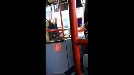 Otobüste yolculardan tempo isteyen şoför