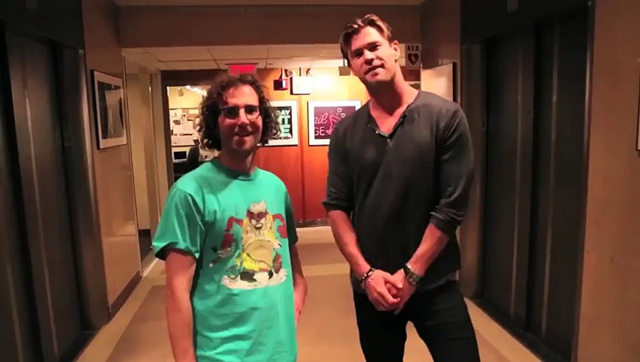 Extreme Skateboarding with Chris Hemsworth and Kyle Mooney -  SNL