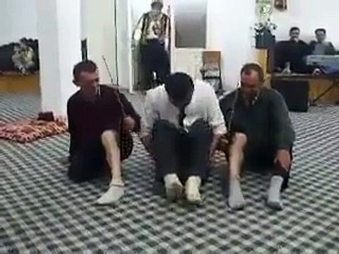 ایسا کھیل آپ نے پہلے کبھی نہیں دیکھا ھو گا پسند آئے تو شیر ضرور کریں