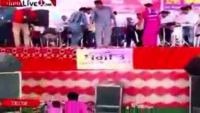 New 2016 Maan saab helping poor people - punjabi mela - punjabi stage performance maan saab