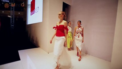 Pauliśka miga kilka razy