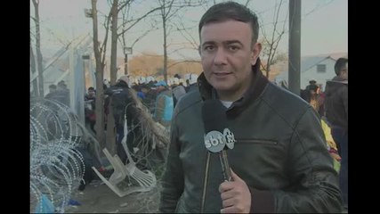 Refugiados são barrados e humilhados na fronteira da Grécia com a Macedônia