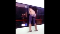 otobüste bilet parası vermemek için camdan inen kadın