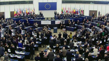 La femme du blogueur saoudien emprisonné reçoit le prix Sakharov