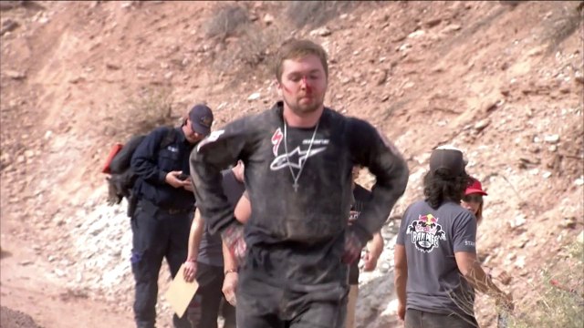 Il finit sa course après une chute spectaculaire (Red Bull Rampage)
