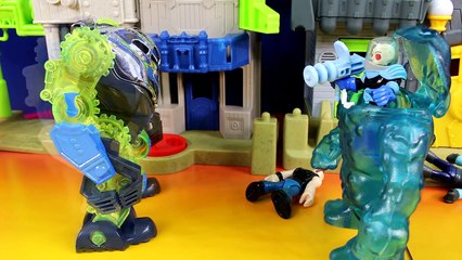 Descargar video: Imaginext Mr. Freeze & Clayface Battle Gotham City Police Batman Superman Cyborg Robin Rob