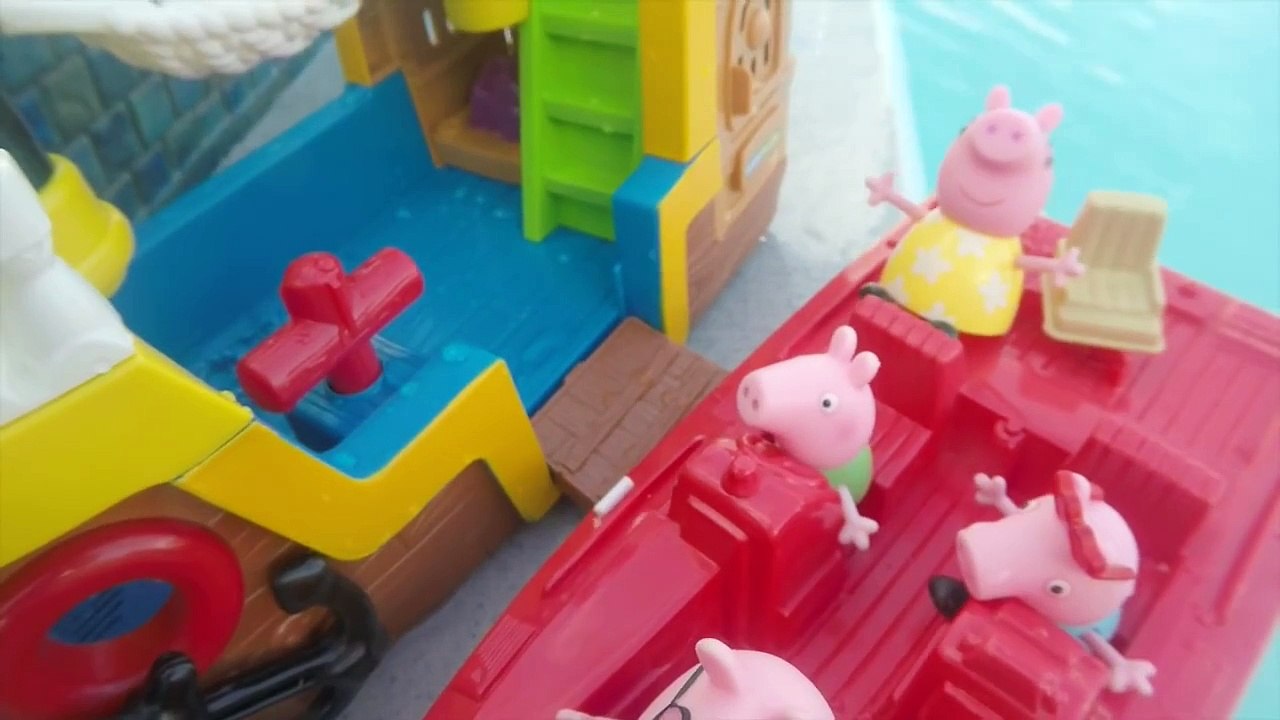 Pig George e Familia Peppa Pig Contra Pirata atras do Tesouro na Piscina!!! Em Portugues T