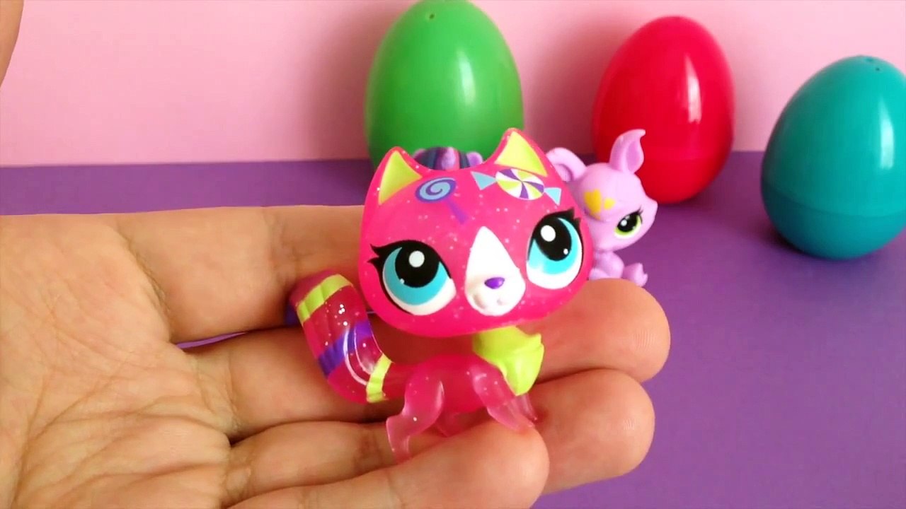 Bunte Überraschung Eier mit niedlichen Spielzeug