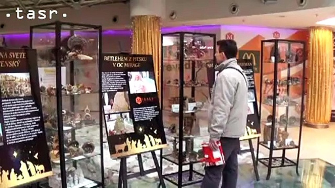 Výstava betlehemov v obchodnom centre 