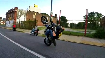 Showoff Harley Rider Smashes Into a Light Pole While Riding Down The Sidewalk