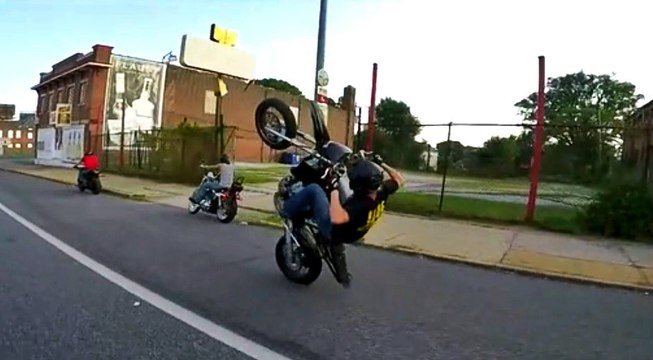 Showoff Harley Rider Smashes Into a Light Pole While Riding Down The Sidewalk