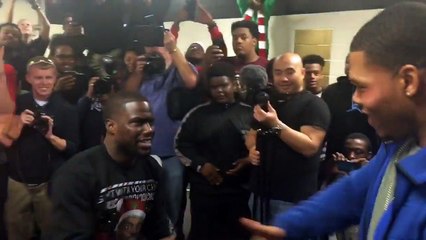 Kevin Hart soulève 102 kg devant Ice Cube et Cam Newton