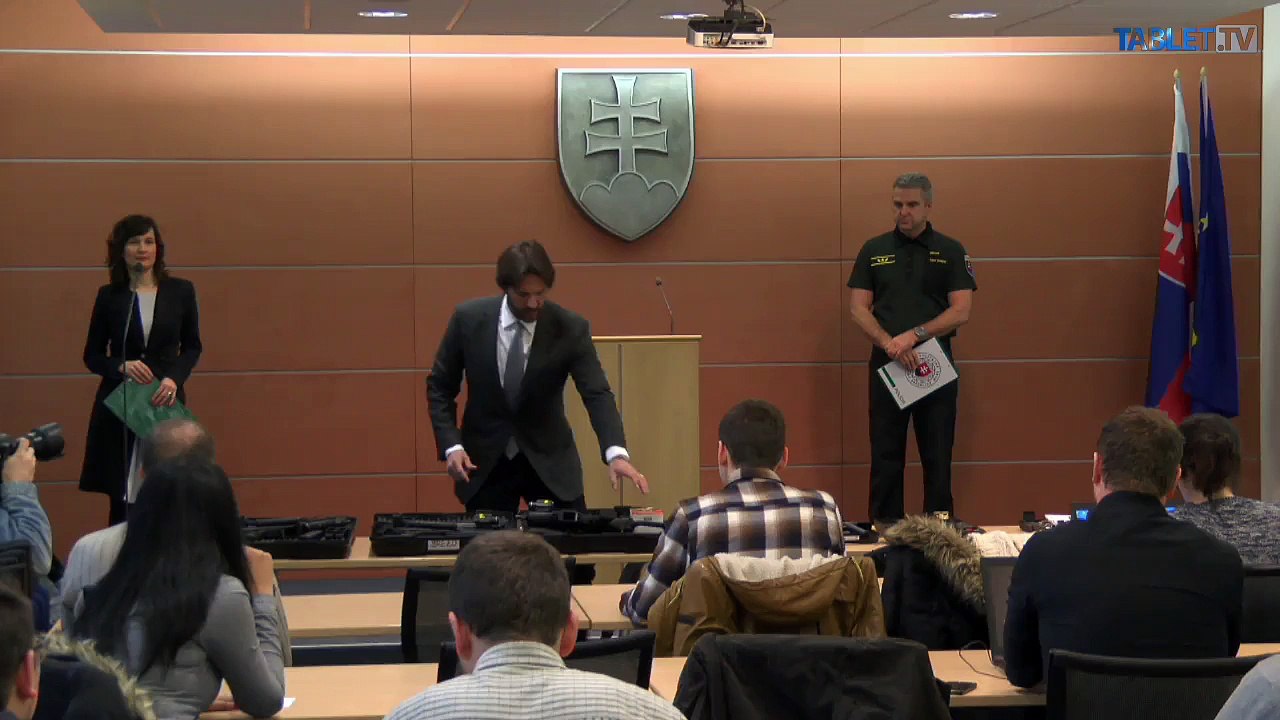 ZÁZNAM: R. Kaliňák o prezbrojení policajného zboru