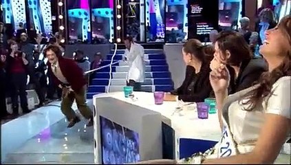 Miss France tombe en pleine émission après un sketch de Jonathan Lambert