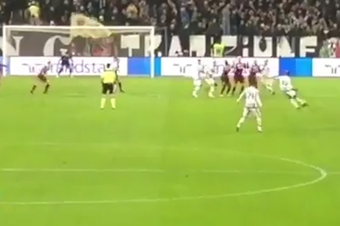 Le coup franc en lucarne de Pogba vu des tribunes