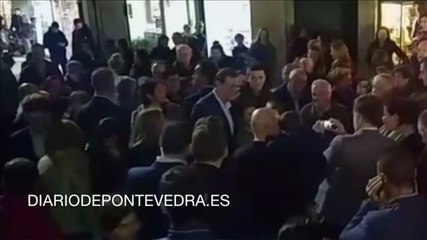 En campagne, Mariano Rajoy reçoit un coup de poing au visage
