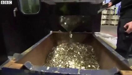 Last round pound coin minted