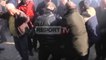 Report TV - Halim Kosova ndihmon protestuesin pa ndjenja në mes të turmës