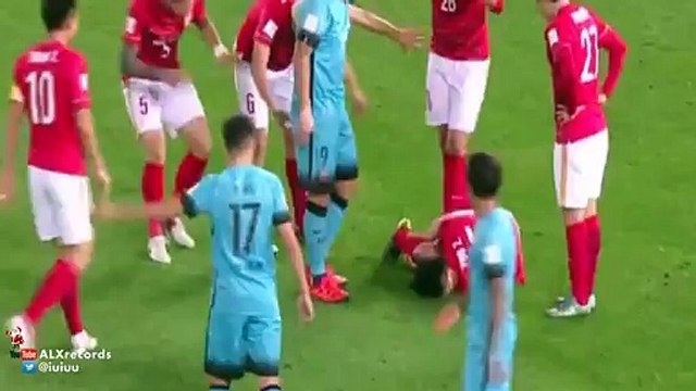 Zou Zheng break his leg During Barcelona vs Guangzhou (2015)