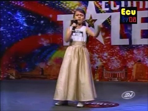 NIÑA de ECUADOR canta CUANDO LLORA MI GUITARRA