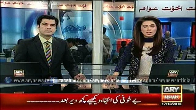 Karachi mei aik bahadur shakhs high tension line py taar ko untie krny charh gya