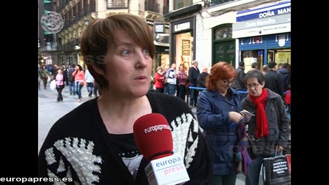 Cientos de personas a las puertas de Doña Manolita
