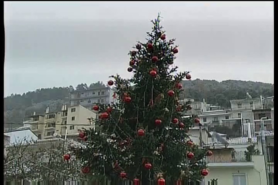 Φρέσκο χιόνι για τα Χριστούγεννα στο Καρπενήσι
