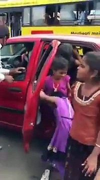 20 enfants dans une petite voiture...